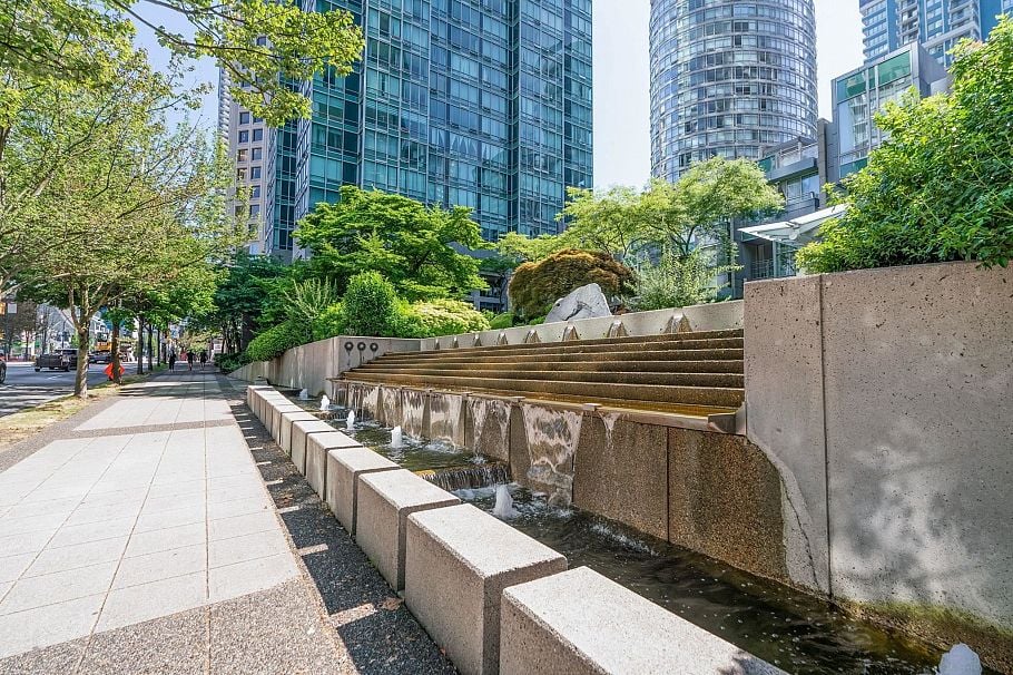 1808 1200 W Georgia Street Vancouver, BC - 3