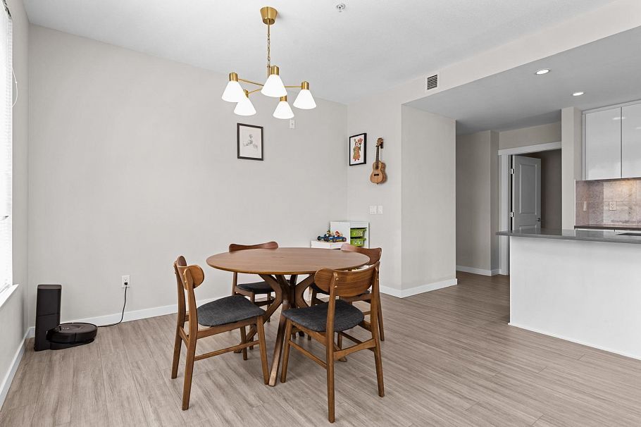 212 2663 Library Lane North Vancouver, BC - 10