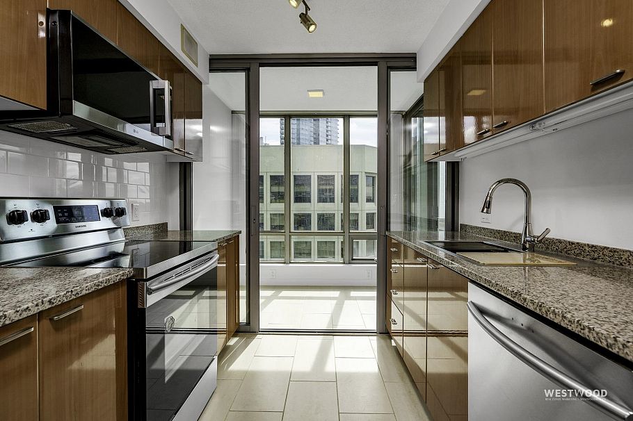 2606 1200 W Georgia Street Vancouver, BC - 10