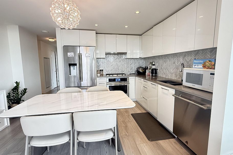 901 8570 Rivergrass Drive Vancouver, BC - 9
