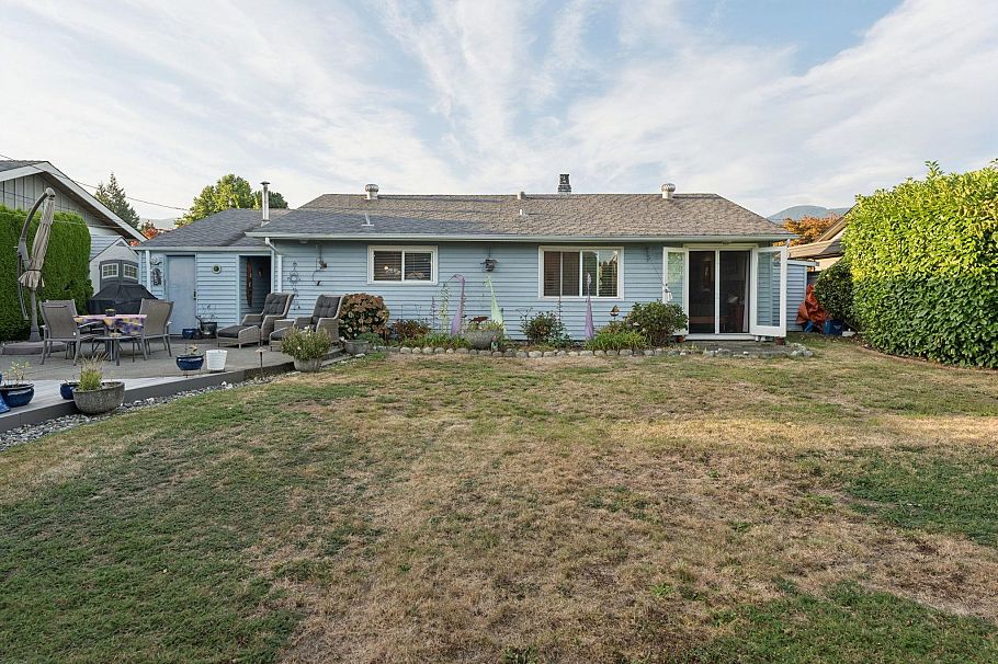 1283 Pinewood Crescent North Vancouver, BC - 28