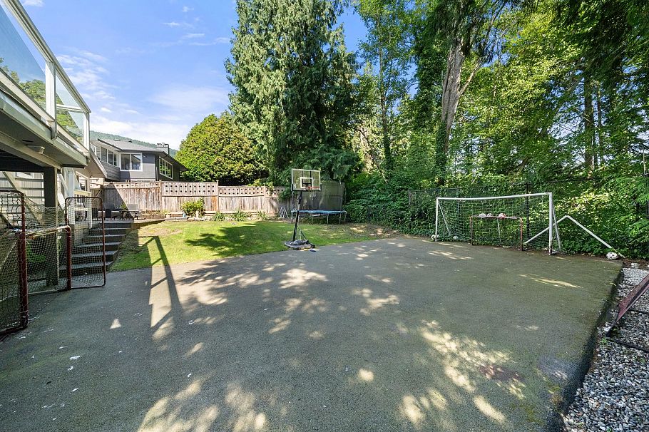3920 Delbrook Avenue North Vancouver, BC - 30