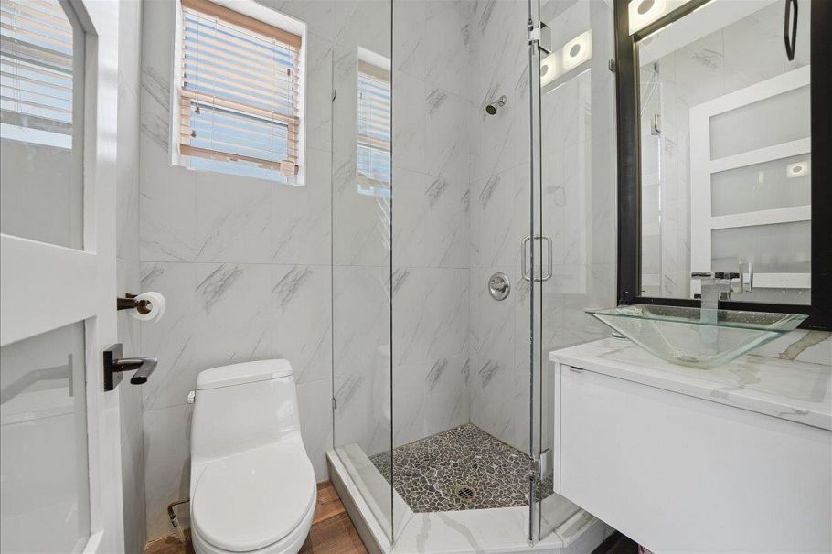 3123 E 7th Avenue Vancouver, BC - 11