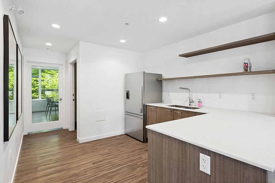 209 715 W 15th Street North Vancouver, BC - 34