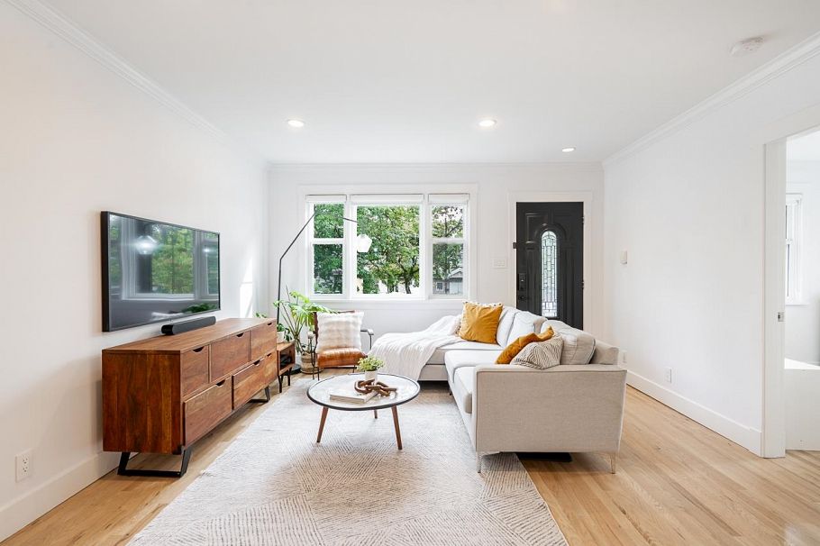1617 E 36th Avenue Vancouver, BC - 3