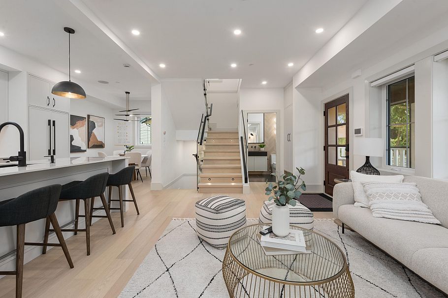 1 375 E 33rd Avenue Vancouver, BC - 1