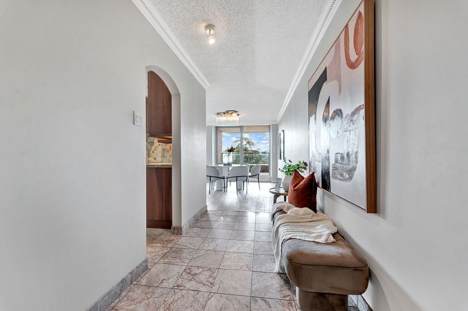 203 1675 Hornby Street Vancouver, BC - 2