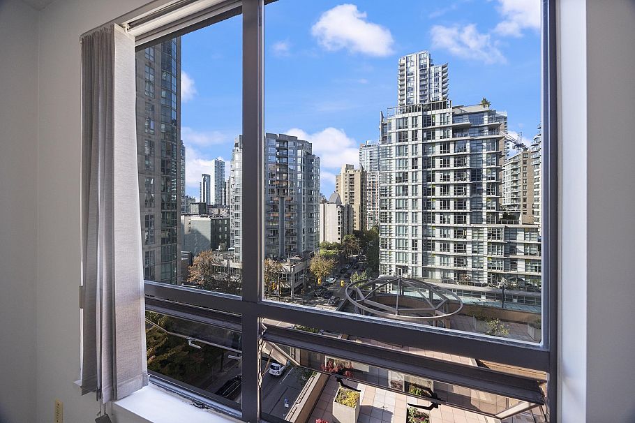 907 1189 Howe Street Vancouver, BC - 7