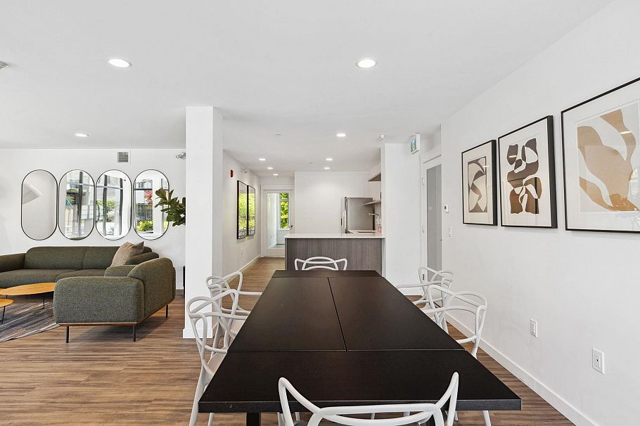 209 715 W 15th Street North Vancouver, BC - 29