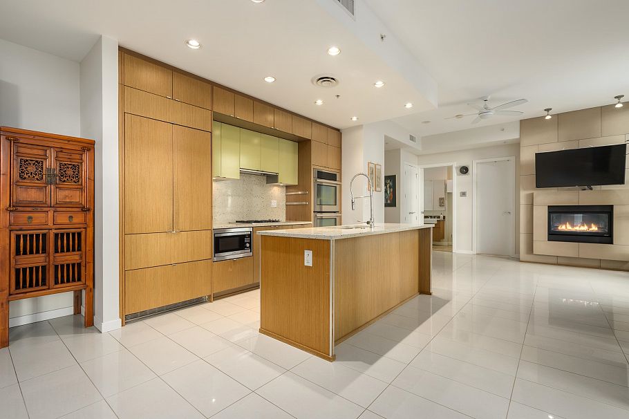 1404 1205 Howe Street Vancouver, BC - 3