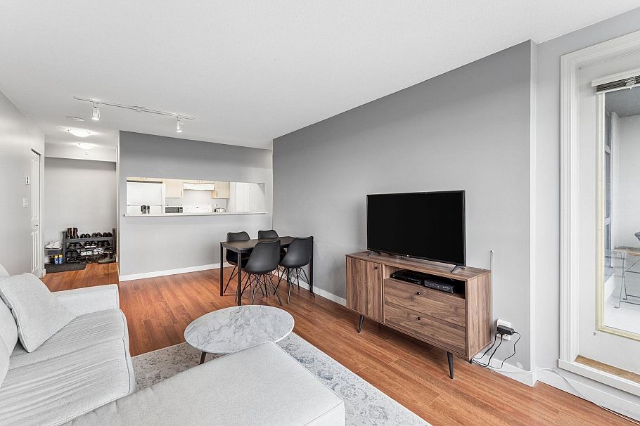 901 3520 Crowley Drive Vancouver, BC - 1