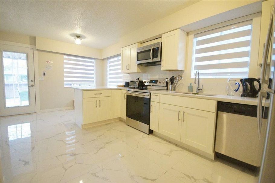 2179 E 29th Avenue Vancouver, BC - 4