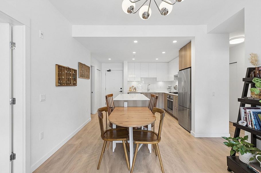 209 715 W 15th Street North Vancouver, BC - 8
