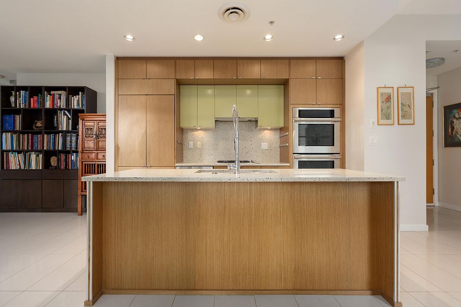 1404 1205 Howe Street Vancouver, BC - 2