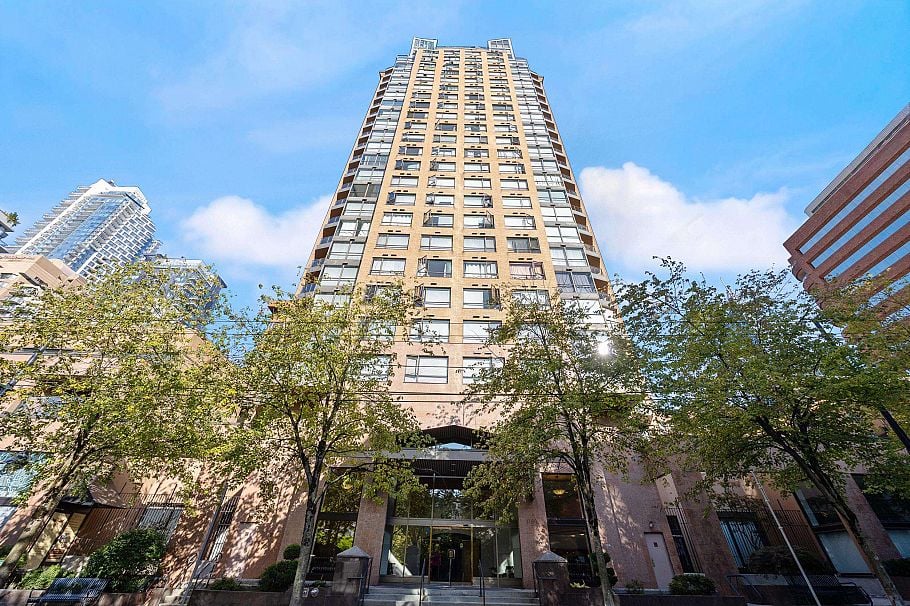 907 1189 Howe Street Vancouver, BC - 2
