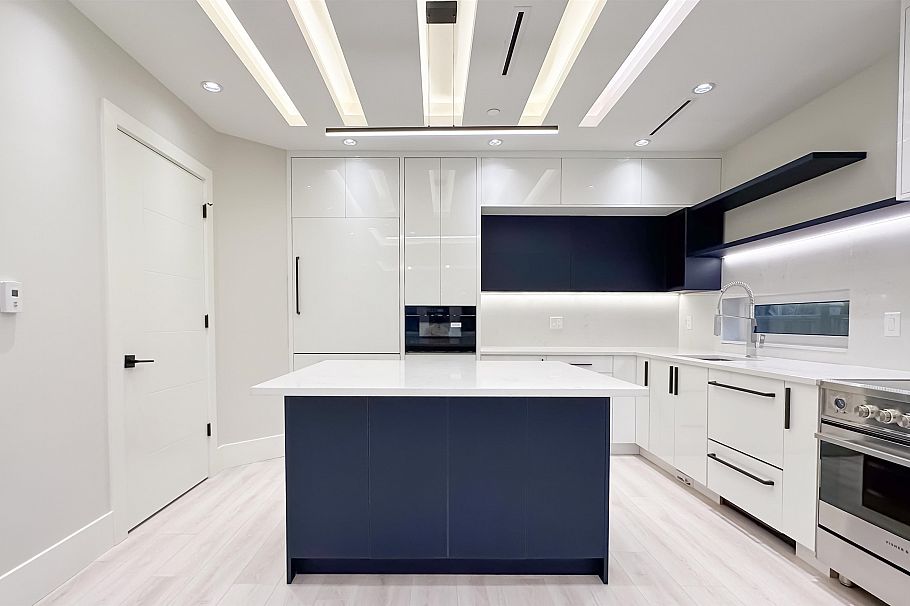 2373 W 7th Street Vancouver, BC - 5