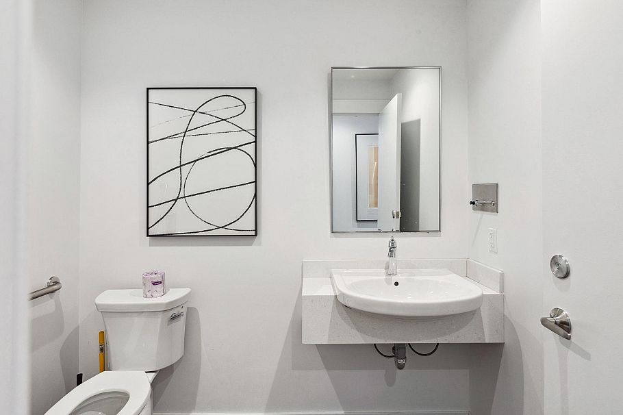 209 715 W 15th Street North Vancouver, BC - 37