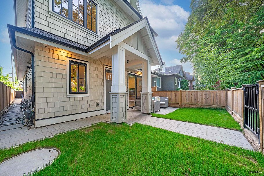 2558 William Street Vancouver, BC - 17