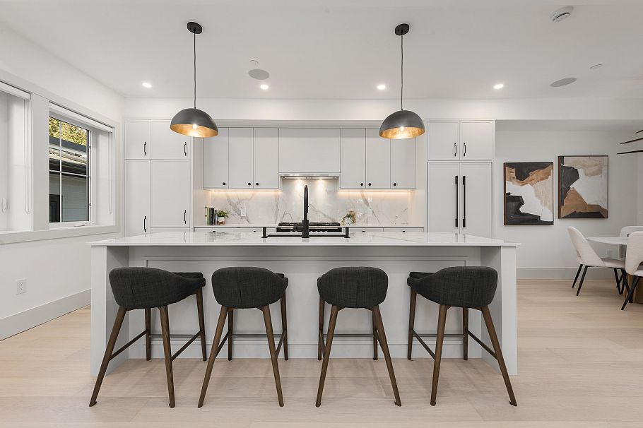 1 375 E 33rd Avenue Vancouver, BC - 5
