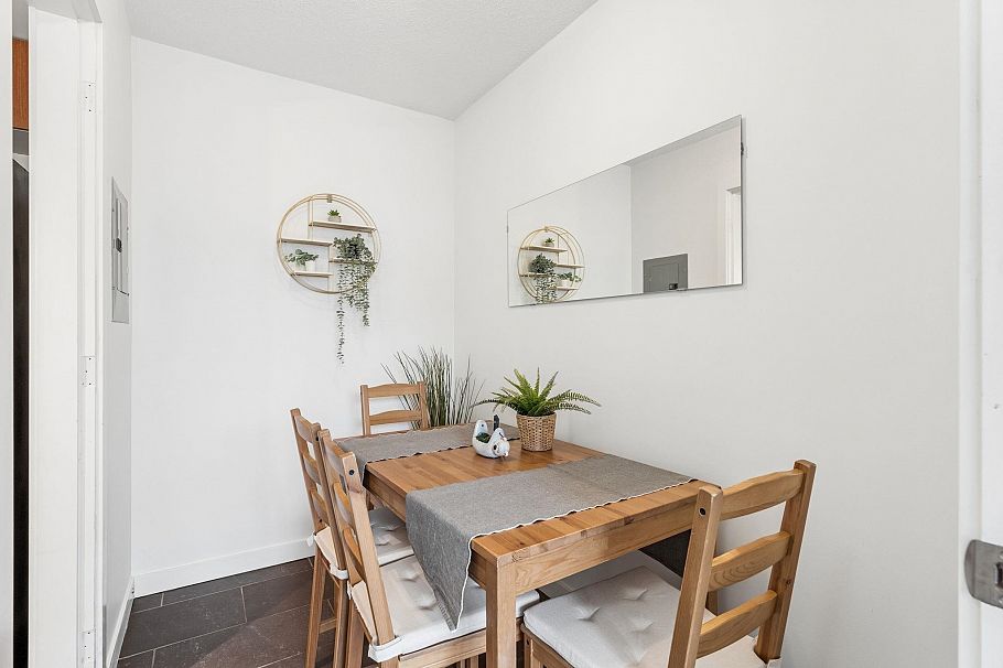 612 618 Abbott Street Vancouver, BC - 13