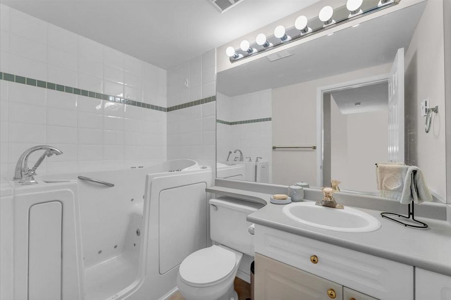 314 128 W 8th Street North Vancouver, BC - 21