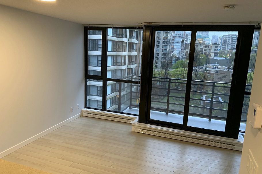 908 909 Mainland Street Vancouver, BC - 4