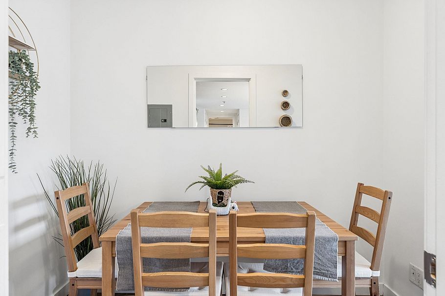 612 618 Abbott Street Vancouver, BC - 8