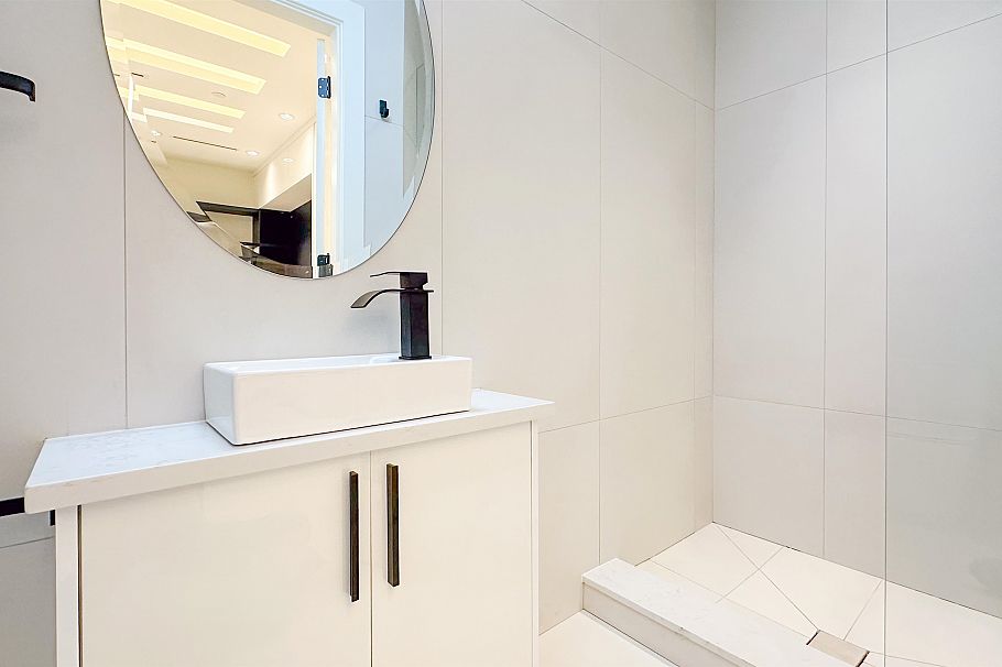 2373 W 7th Street Vancouver, BC - 15