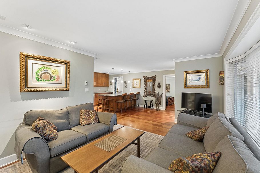 1283 Pinewood Crescent North Vancouver, BC - 11