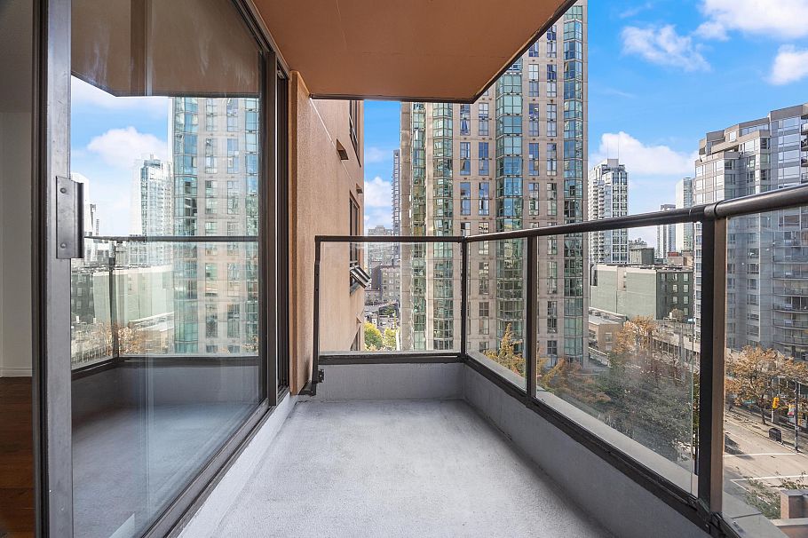 907 1189 Howe Street Vancouver, BC - 22