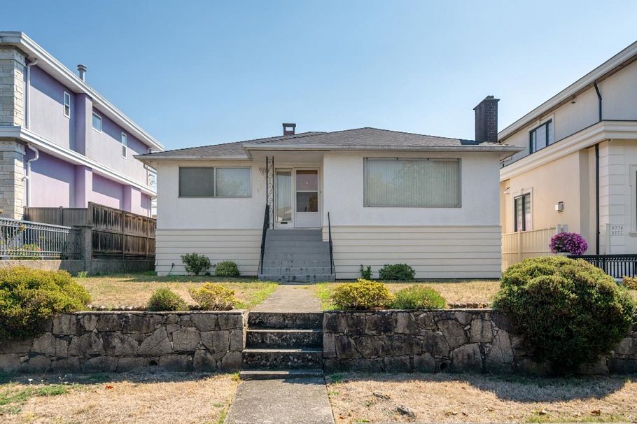6758 Killarney Street Vancouver, BC - 1