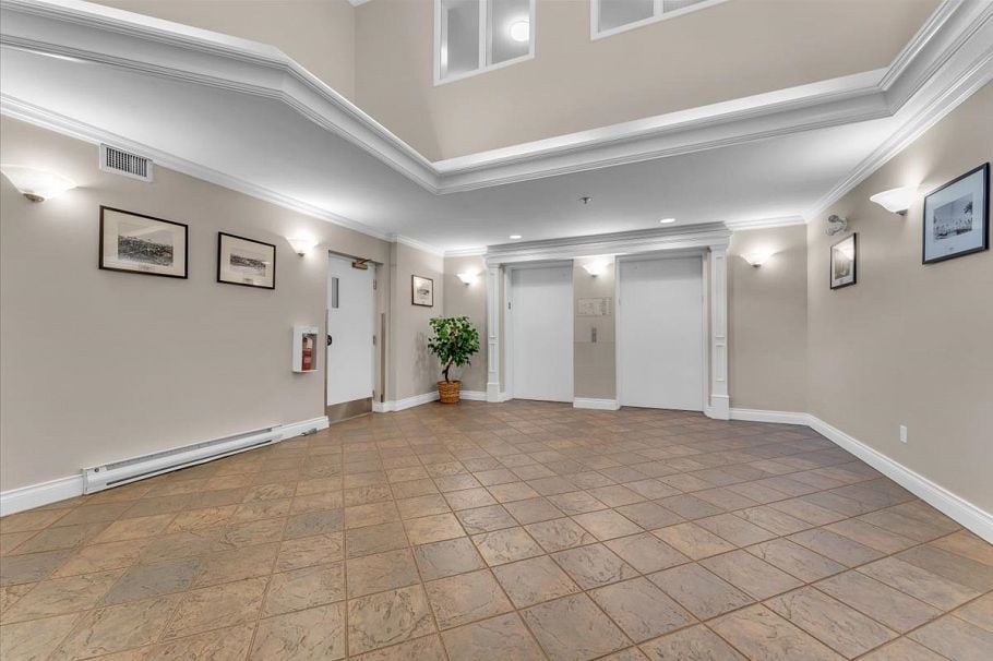 314 128 W 8th Street North Vancouver, BC - 2