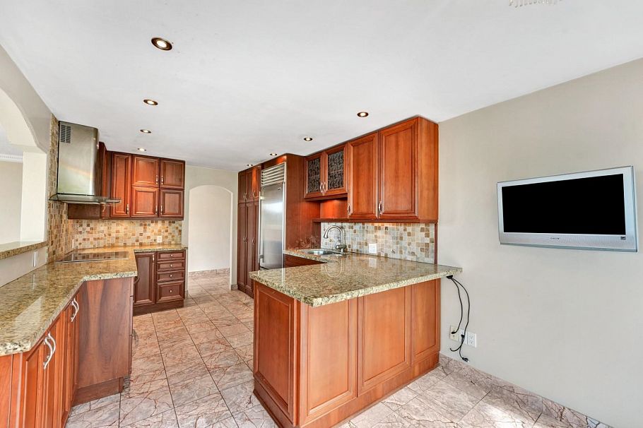 203 1675 Hornby Street Vancouver, BC - 10