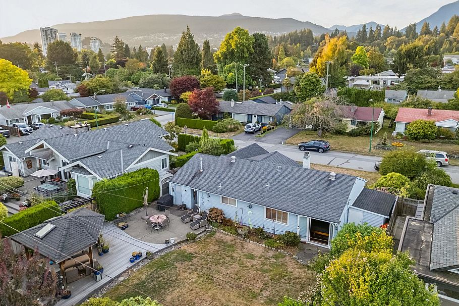 1283 Pinewood Crescent North Vancouver, BC - 33