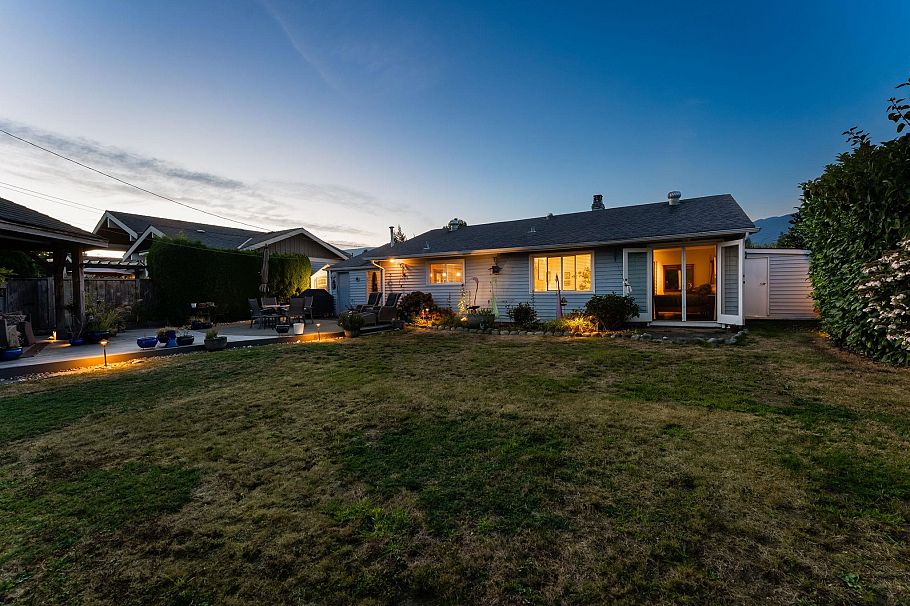 1283 Pinewood Crescent North Vancouver, BC - 6