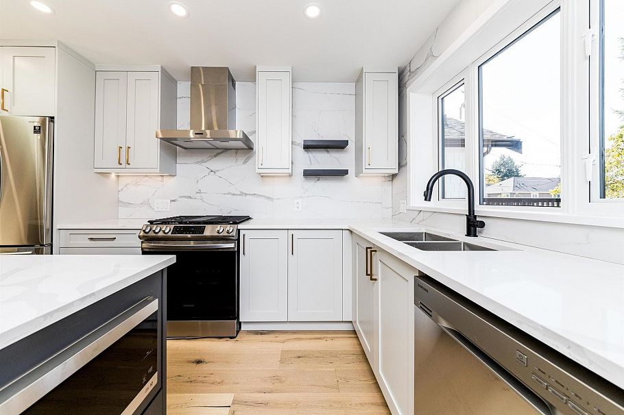 5447 Killarney Street Vancouver, BC - 1