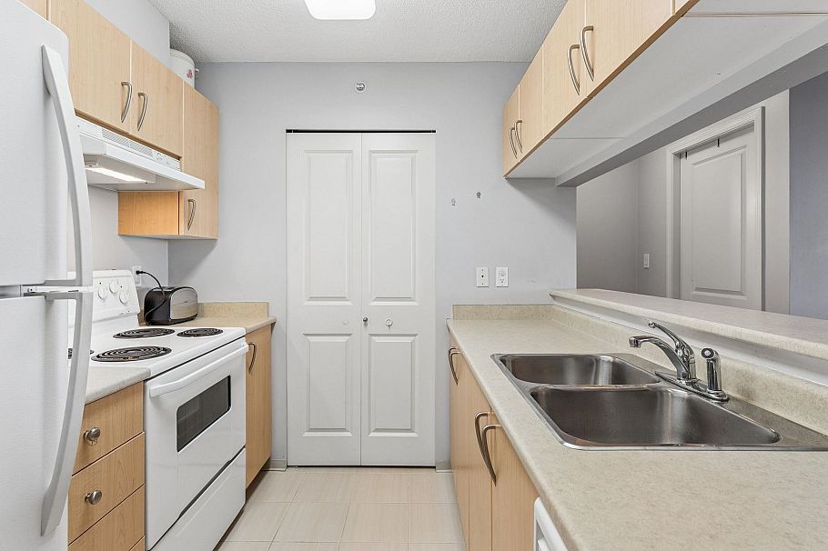 901 3520 Crowley Drive Vancouver, BC - 8