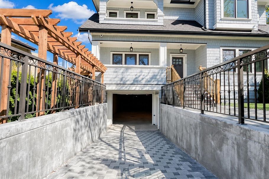 2373 W 7th Street Vancouver, BC - 36