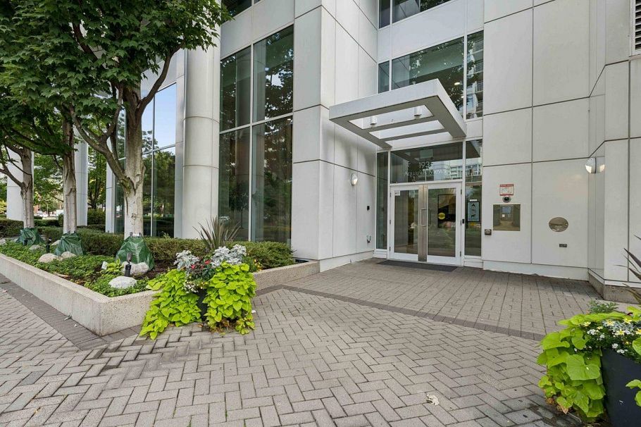 3202 193 Aquarius Mews Vancouver, BC - 37