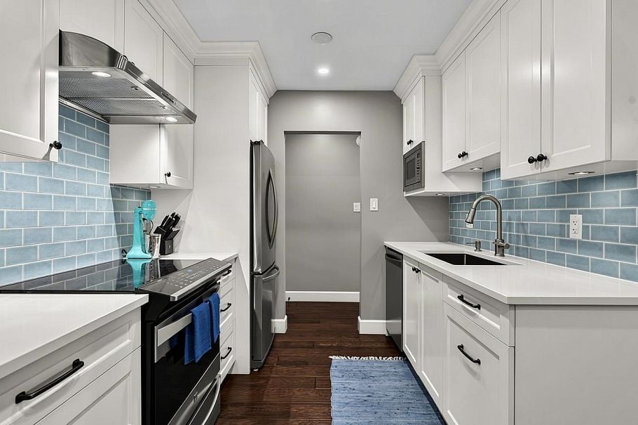 205 150 E 5th Street North Vancouver, BC - 4