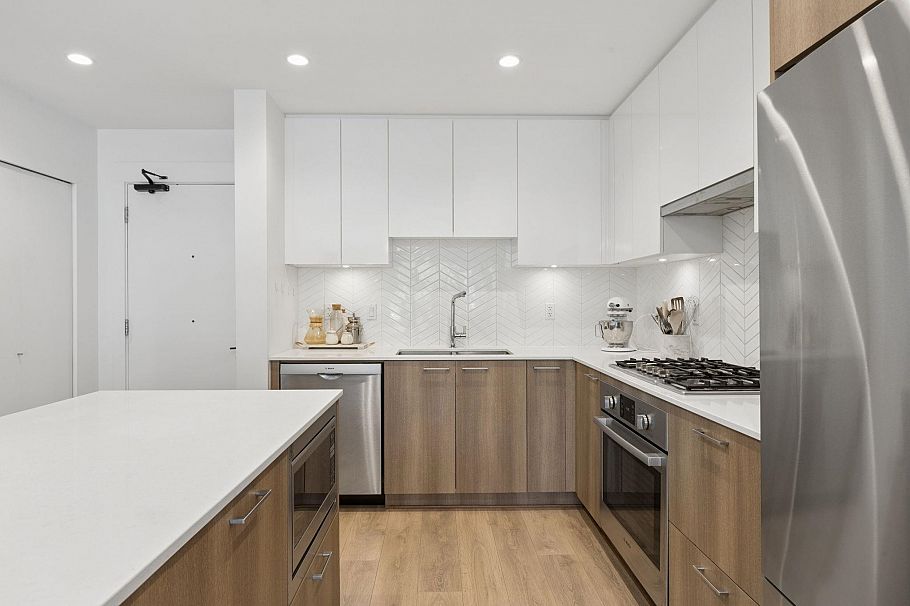 209 715 W 15th Street North Vancouver, BC - 12