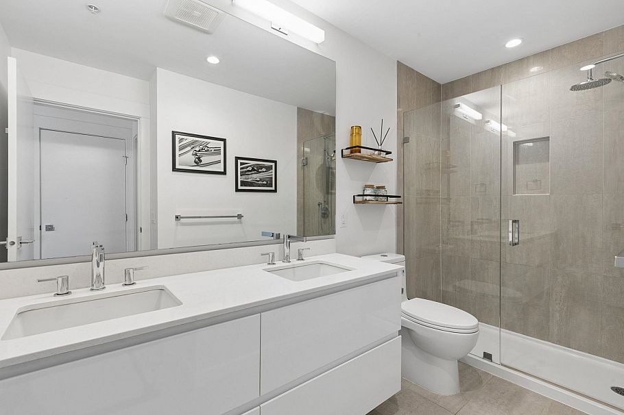 209 715 W 15th Street North Vancouver, BC - 17