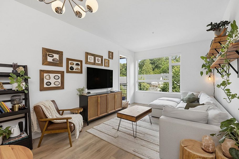 209 715 W 15th Street North Vancouver, BC - 2