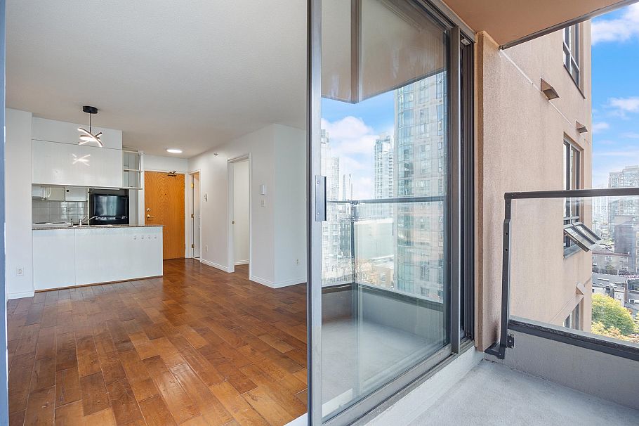 907 1189 Howe Street Vancouver, BC - 25