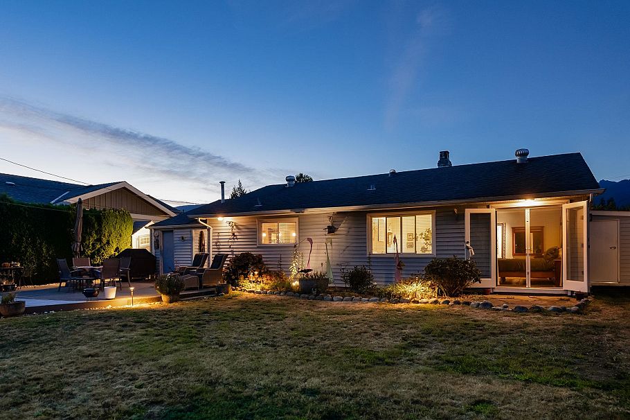 1283 Pinewood Crescent North Vancouver, BC - 27