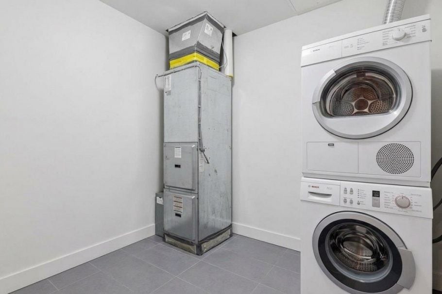 206 1477 W Pender Street Vancouver, BC - 2