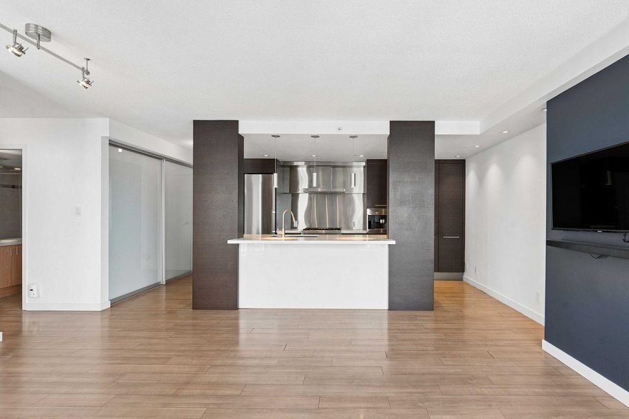 3202 193 Aquarius Mews Vancouver, BC - 16