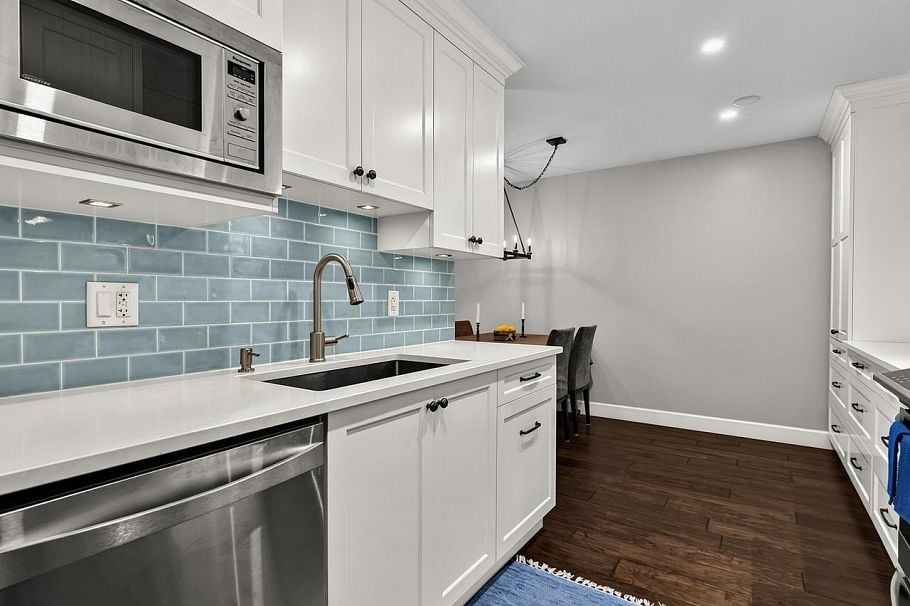 205 150 E 5th Street North Vancouver, BC - 3