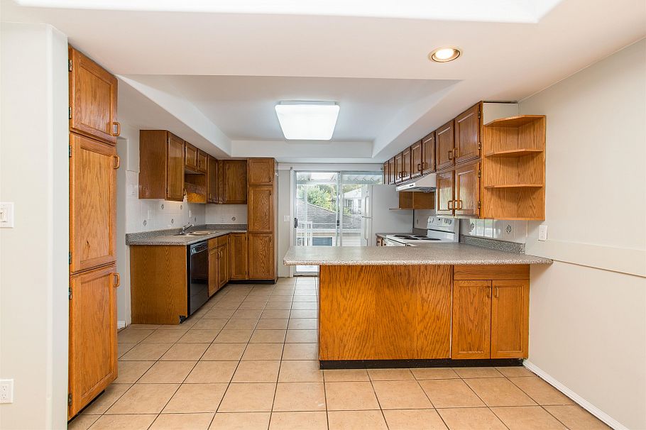 2536 E 29th Avenue Vancouver, BC - 9