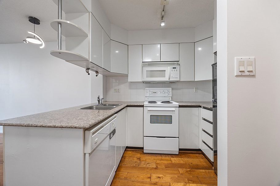 907 1189 Howe Street Vancouver, BC - 17